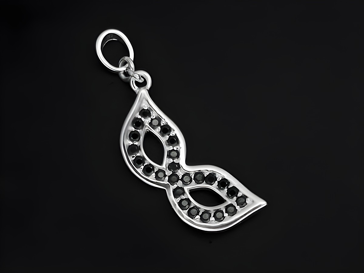 Karneval Maske Anhänger aus 925 Sterling Silber in schwarz mit symbolischen Zirkonia, Hersteller Juwelier Harnisch, vielseitig einsetzbar und in diversen Motiven erhältlich.