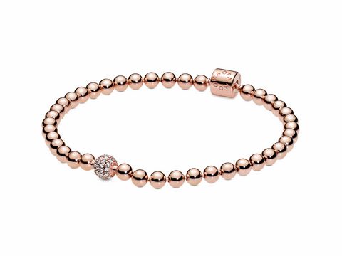 Perlenarmband von Pandora in Roségold-Optik mit Zirkonia, 21 cm lang, elegantes Design mit schimmernden Perlen und einem funkelnden Zirkonia-Element. Ideal für stilvolle Anlässe.