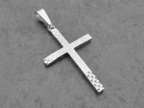 Silber Anhänger im Design eines Kreuzes, teilmattiert mit modernem Muster, Hersteller Juwelier Harnisch. Elegantes Accessoire für jeden Anlass.