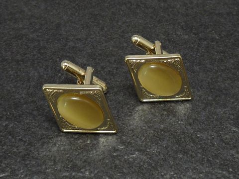 Manschettenknöpfe in gelb mit einem Design von 25,9 mm, goldfarben, hergestellt von Juwelier Harnisch, elegant und stilvoll für besondere Anlässe.