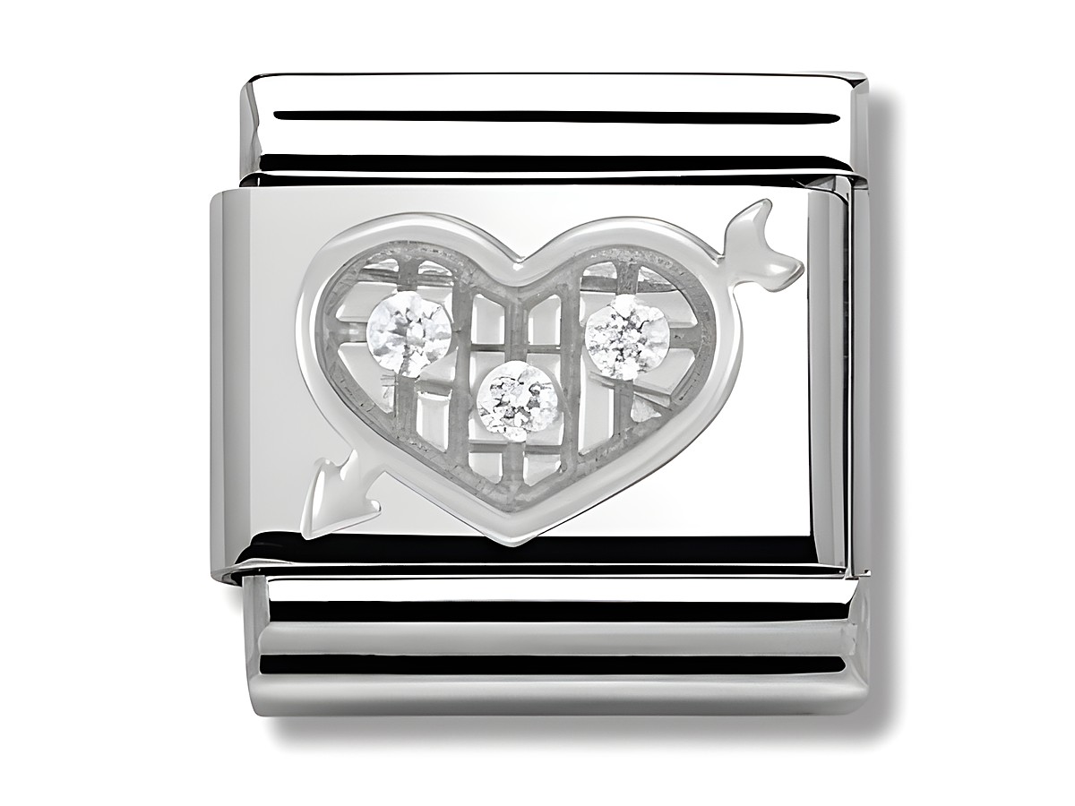 Zirkonia Herz mit Pfeil in Weiß auf hochwertigem Silber, ideal für eine stilvolle Ergänzung von Schmuckstücken, Hersteller: Nomination, Silvershine Motive, Modell Classic.