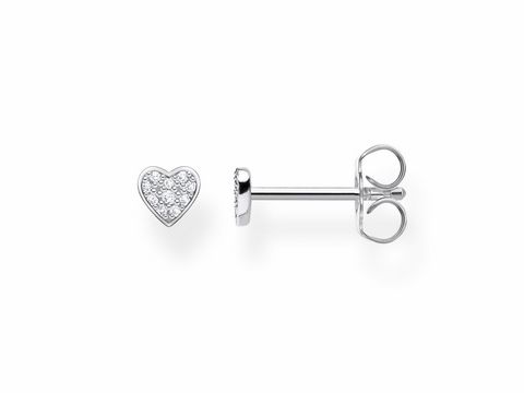 Ein silberner Ohrstecker in Herzform von Thomas Sabo, verziert mit klarem Zirkonia, Teil der Charming Collection, elegant und funkelnd für einen besonderen Look.