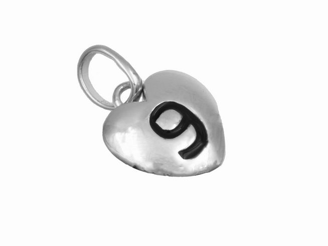 Herz Anhänger 9 aus 925 Sterling Silber, poliert und rhodiniert, Hersteller Juwelier Harnisch, mit schwarzer Ziffer 9 auf der Vorderseite, perfekt zur Ergänzung von Schmuckkollektionen.