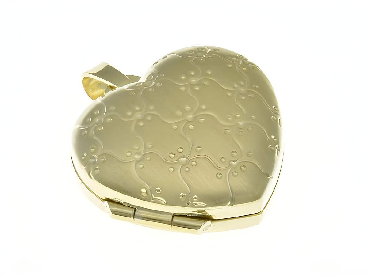 Medaillon in Herzform aus Sterling Silber, gelbgold vergoldet, teilmattiert und elegant, Hersteller Juwelier Harnisch, mit filigranem Muster.
