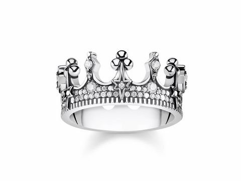 Thomas Sabo Ring Größe 50 aus der Glam & Soul Kollektion mit einer Krone-Dekoration und funkelnden Zirkonia-Steinen in Silberoptik. Elegantes Design für besondere Anlässe.