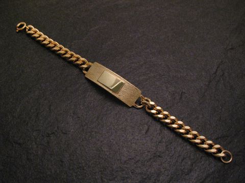 Armband mit Gravurplatte in Goldauflage, 20 cm lang, Hersteller: Juwelier Harnisch, ideal für individuelle Gravuren, elegantes Design passend für jeden Anlass.