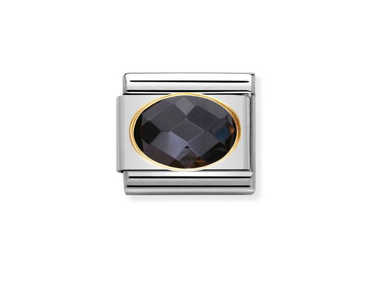 Zirkonia Facett in Schwarz, eingefasst in einem modernen Edelstahlschild mit goldfarbenem Rand. Elegante Schmuckkomponente von Nomination für stilvolle Armbänder.
