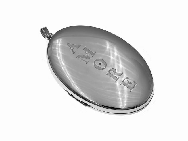 Silber Medaillon oval rhodiniert mit AMORE Gravur und einem großen Diamanten des Herstellers Juwelier Harnisch, ideal als elegantes Schmuckstück.