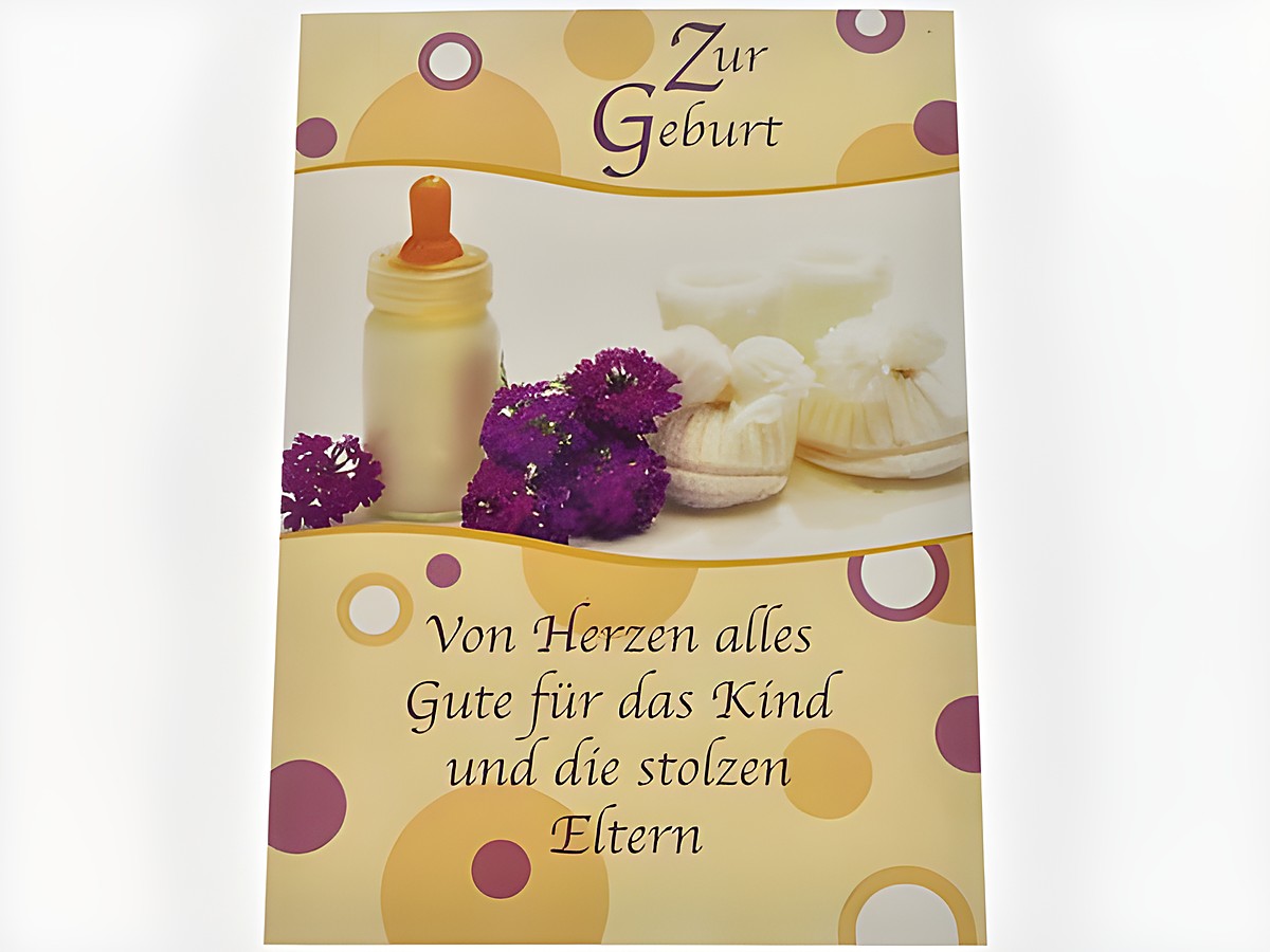 Glückwunschkarte zur Geburt mit einem Fläschchen, weißen Babyschuhen und lila Blüten, dekoriert mit bunten Kreisen, von Juwelier Harnisch, Glückwunschkarten.
