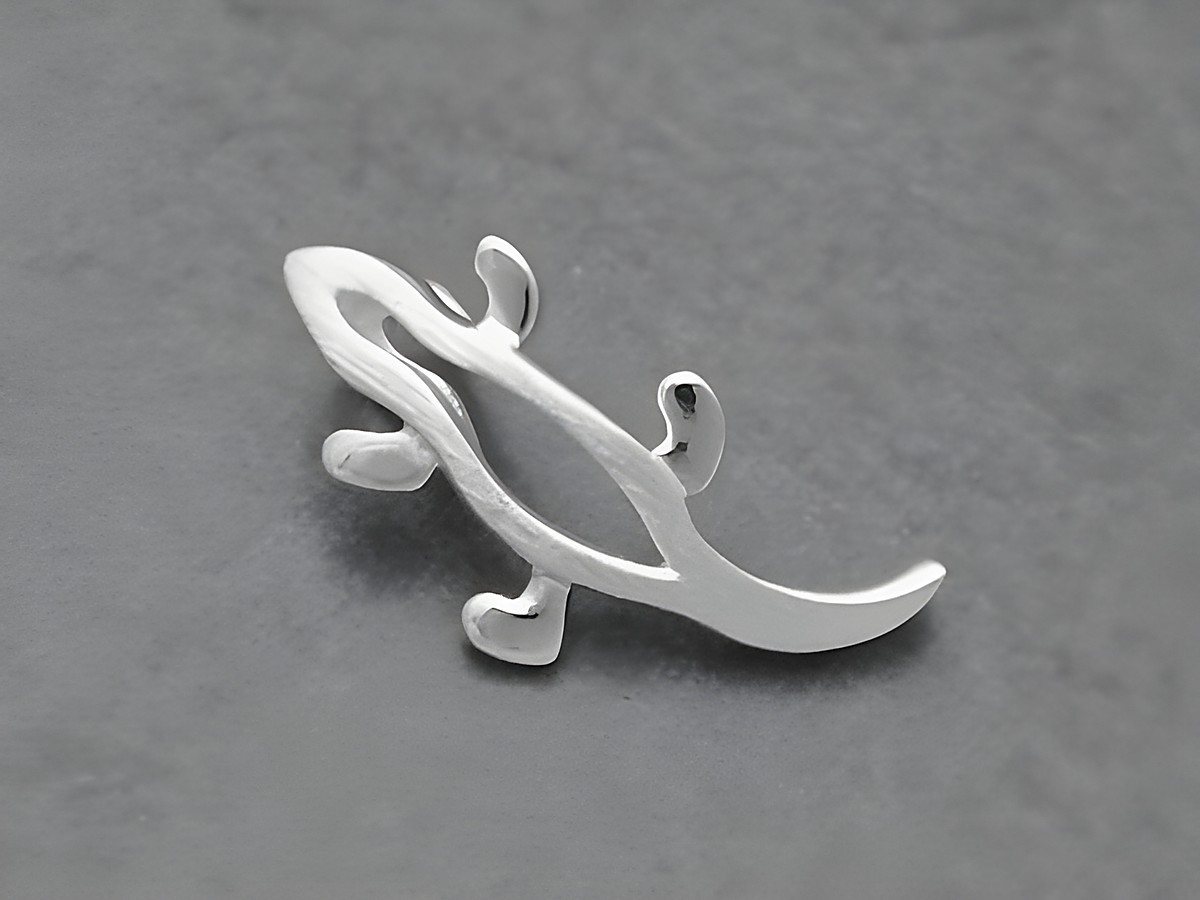 Eidechse in formschöner Ausführung als Sterling Silber mattiert Anhänger, Hersteller Juwelier Harnisch, ideal für Tierliebhaber und Schmuckfans.
