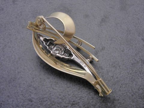 Gold Brosche - luxuriös - Gold 585 - Brillant + Diamant - Anstecknadel von Juwelier Harnisch, stilvolles Design mit feiner Verarbeitung, ideal als elegantes Accessoire.