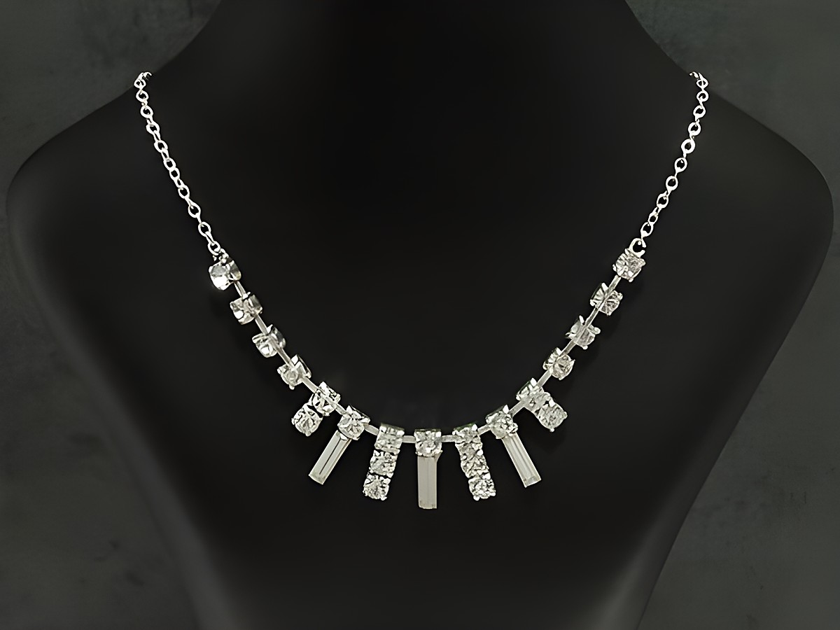 Elegante Strass Collier Kette in edel weiß von Juwelier Harnisch aus Sterling Silber, silberfarbene Elemente, Länge 38-45 cm, ideal für besondere Anlässe oder als stilvolles Accessoire.