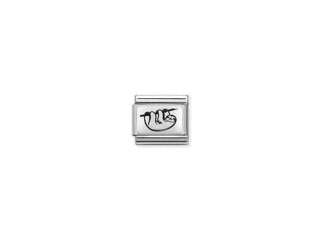 Nomination CLASSIC PLATTEN Element aus Edelstahl und Sterling Silber zeigt ein stilisiertes Faultier, das an einem Ast hängt, ideal für individuelle Schmuckkreationen.
