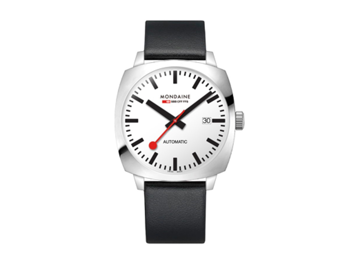 Silberne Mondaine Uhr MSL.3961B.LBV im Cushion-Design mit schwarzem Lederband und 39 mm Gehäuse durch ein weißes Zifferblatt mit roten und schwarzen Zeigern.