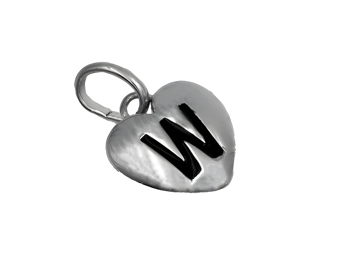 Anhänger in Herzform aus 925 Sterling Silber mit polierter und rhodinierter Oberfläche, gravierter Buchstabe W, hergestellt von Juwelier Harnisch, geeignet für Kinder.