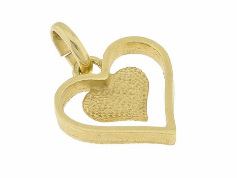 Herz Anhänger aus 333 Gold, ca. 1,3 cm groß, flach gestaltet mit einem inneren Herz und einer strukturierten Oberfläche, hergestellt von Juwelier Harnisch.
