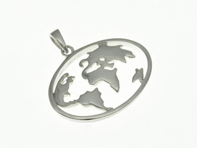 Weltkarte oval Anhänger aus rhodiniertem Sterlingsilber mit filigraner Darstellung der Kontinente, ideal für weltoffene Menschen, Hersteller Juwelier Harnisch.
