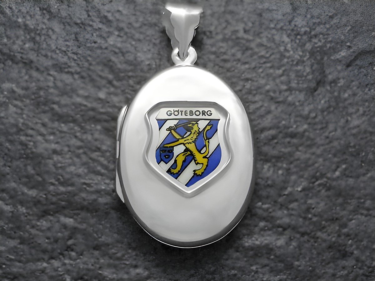 Silbernes Medaillon mit dem Wappen von Göteborg, das einen Löwen zeigt, umgeben von blauem Hintergrund und der Aufschrift Göteborg, hergestellt von Juwelier Harnisch in Europa.