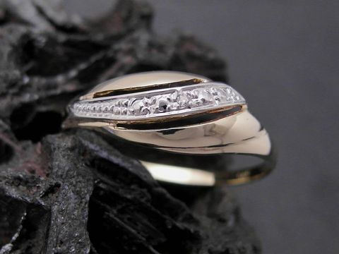 Gold Ring traumhaft Gold 585 bicolor mit Diamant, eleganter Goldring in Größe 53 bis Gr. 54/17,5 vom Hersteller Juwelier Harnisch, hochwertiges Schmuckstück mit glänzender Optik.