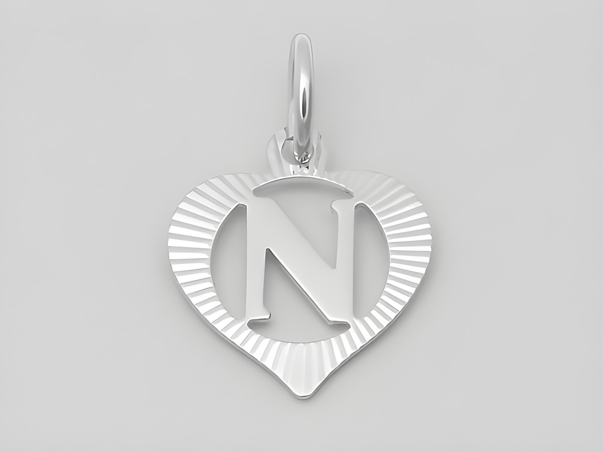 Silber Anhänger in Herzform mit dem Buchstaben N, diamantiert, aus 925 Silber, hergestellt von Juwelier Harnisch.