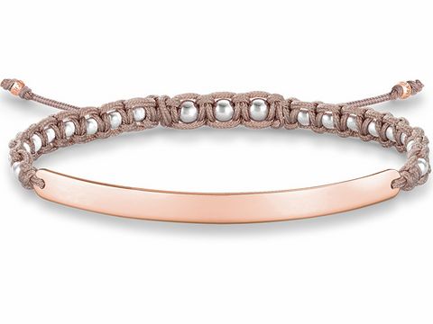 Makramee Armband von Thomas Sabo in Beige mit roségoldener Plakette und Perlen, verstellbar von 15 bis 21 cm, elegantes Design für modernen Schmuckliebhaber.