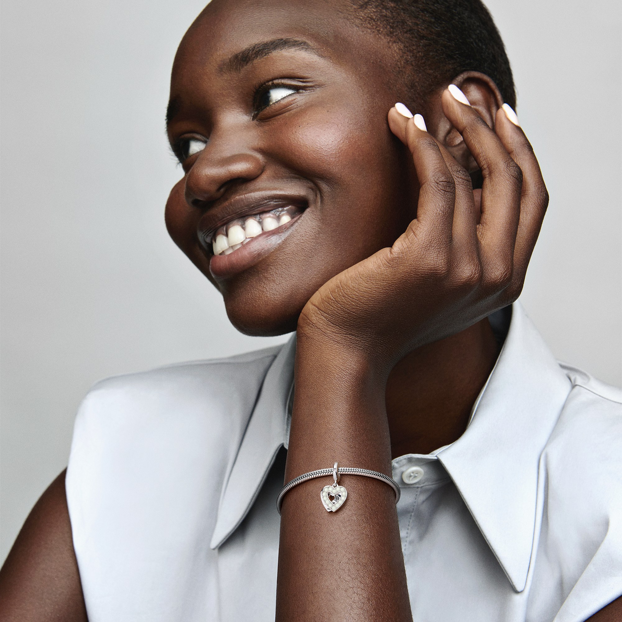 Pandora Perlmuttweißes Herz Doppelter Charm-Anhänger - Sterling Silber – Ansicht 4