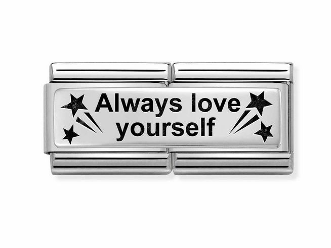 Edelstahl und Sterling Silber Charm von Nomination mit der Gravur Always love yourself, verziert mit fünf Sternen und einer klaren Struktur, ideal für persönliche Schmuckkollektionen.