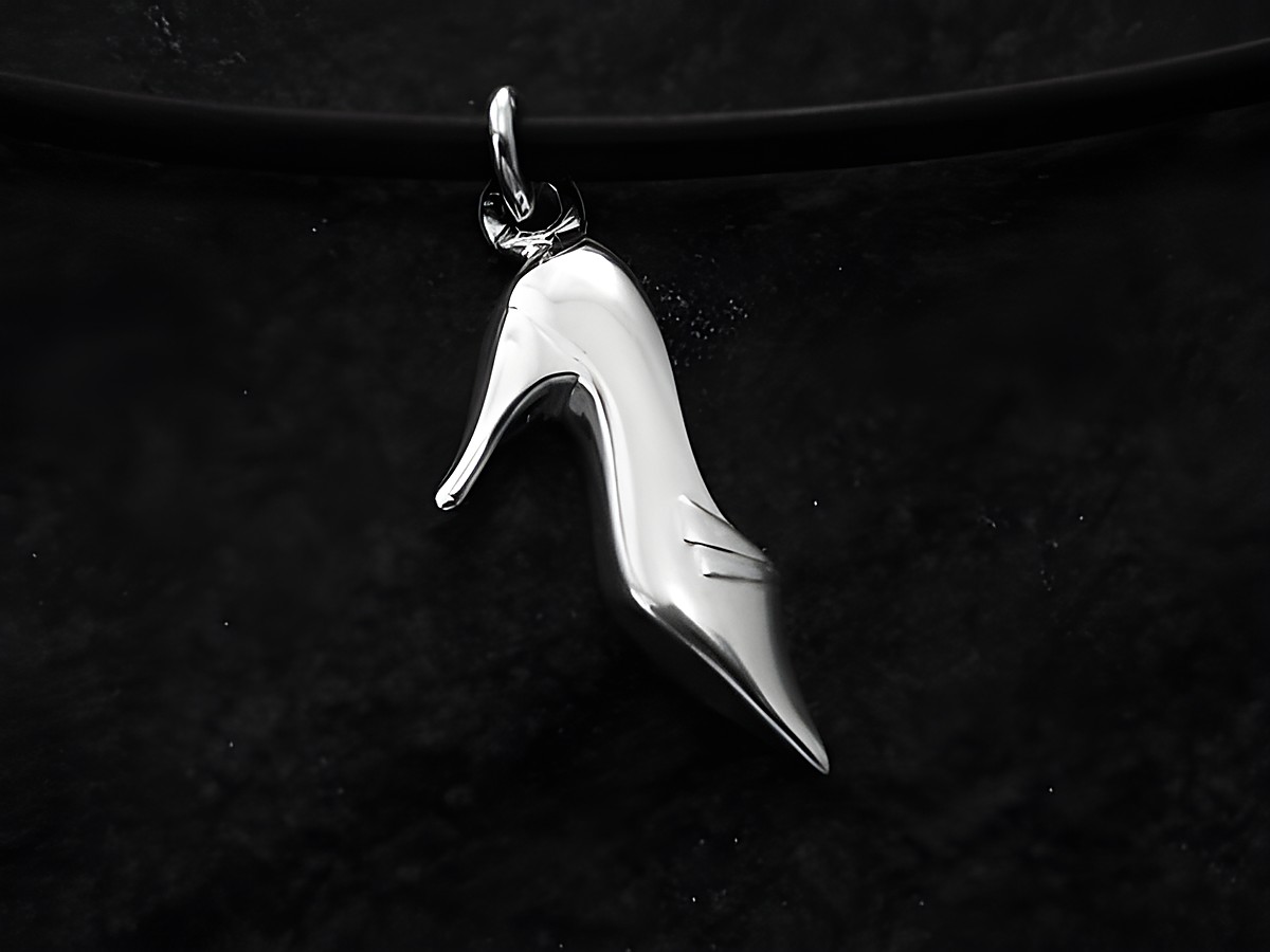 Schuh - Sterling Silber Anhänger - Pumps, Hersteller: Juwelier Harnisch, detailreicher Anhänger in Form eines eleganten Pumps, glänzende Oberfläche, ideal für Schmuckliebhaber.