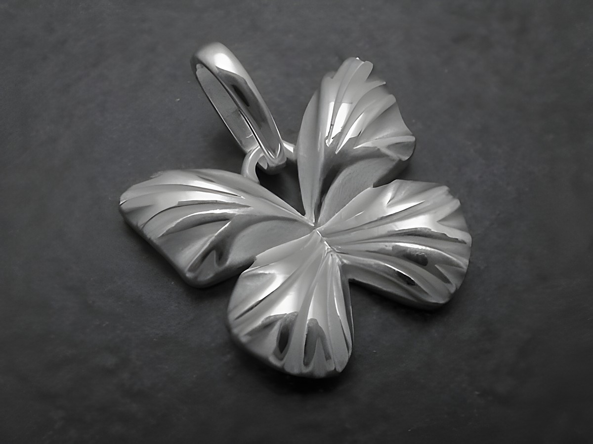 Silber Anhänger großer Schmetterling plastisch teilmattiert Hersteller Juwelier Harnisch Tiere.