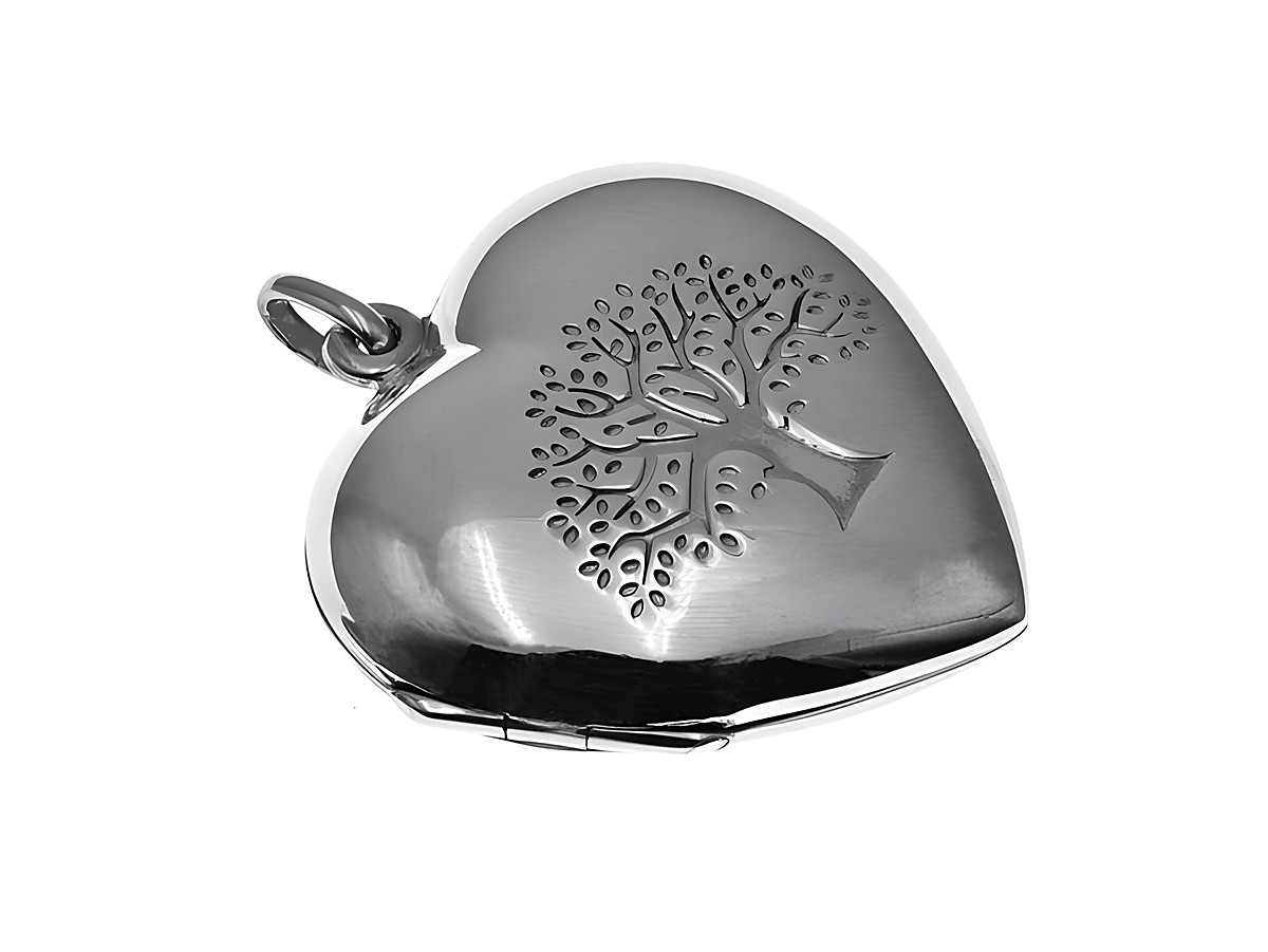 Medaillon Herz gewölbt aus Silber mit einem großen Lebensbaum. Hersteller Juwelier Harnisch. Schlichtes, elegantes Design. Ideal für persönliche Erinnerungen.