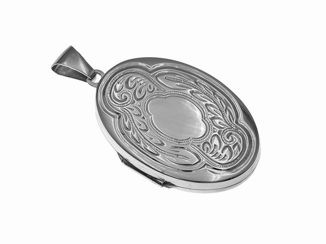 Medaillon oval nostalgisch aus Sterling Silber rhodiniert, gefertigt vom Juwelier Harnisch, verziert mit eleganten Mustern und einem glatten, zentralen Bereich.