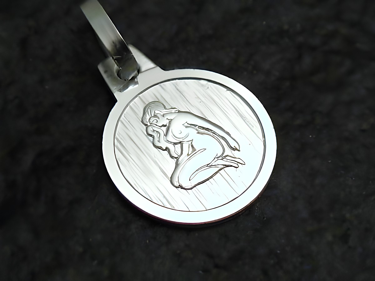 Jungfrau Sterling Silber Sternzeichen Anhänger des Herstellers Juwelier Harnisch, fein gearbeitet mit einer Darstellung der Jungfrau in elegantem Design auf hochwertigem Silber.