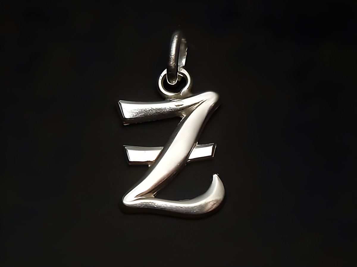 Buchstabe Z Anhänger aus poliertem Sterling Silber vom Hersteller Juwelier Harnisch, elegant und glänzend, geeignet als Schmuckstück für verschiedene Anlässe.
