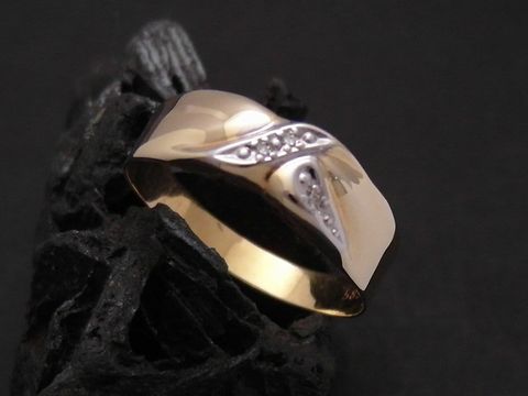 Gold Ring charismatisch Gold 585 bicolor Zirkonia Goldring Gr. 68,5 Hersteller Juwelier Harnisch über Gr. 60/19 glänzender Ring mit geschwungener Form und funkelnden Details.