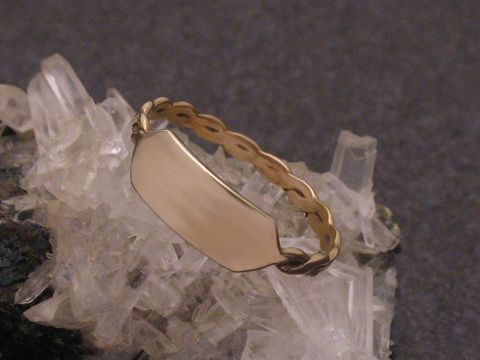 Ring aus Gold mit Zopfmuster in Größe 56,5, hergestellt von Juwelier Harnisch, ideal bis Größe 58 oder 18,5. Elegant und zeitlos, perfekt für jeden Anlass.