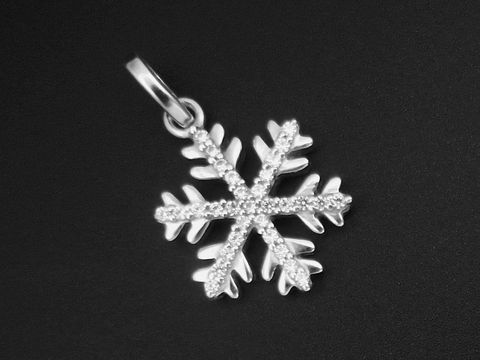 Schneeflocke Anhänger aus 925 Sterling Silber, rhodiniert, winterlich gestaltet mit Zirkonia, Hersteller Juwelier Harnisch, ideal für festliche Anlässe und als modisches Accessoire.
