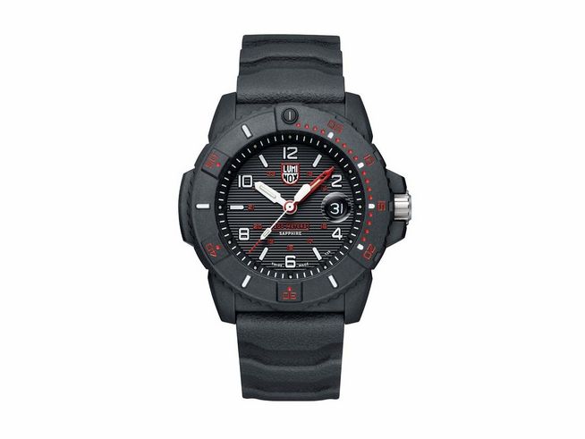 Luminox XS.3615.RF NAVY SEAL 3600 SERIES Uhr in Schwarz mit schwarzem Zifferblatt und roten Akzenten, 45 mm Gehäuse, robustes Design ideal für Abenteuer und Sport.