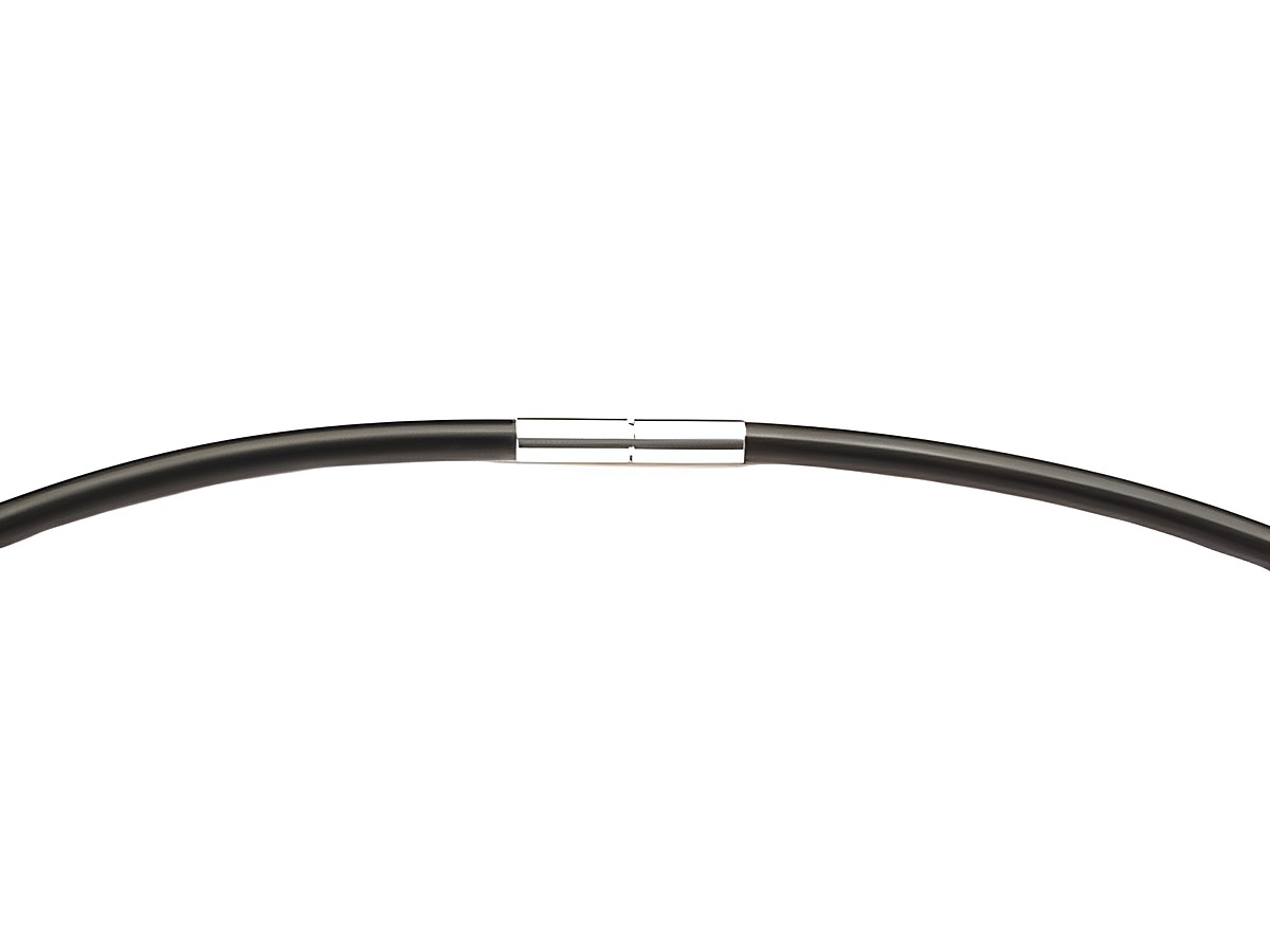 Kautschukband 15 cm aus Naturkautschuk mit einem Durchmesser von 3 mm und einem silbernen Bajonettverschluss, ideal für Schmuckgestaltungen und persönliches Styling.