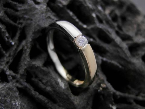 400112-0 Eleganter Goldring in Bicolor mit Zirkonia, Größe 52, Hersteller Juwelier Harnisch, für romantische Anlässe geeignet.