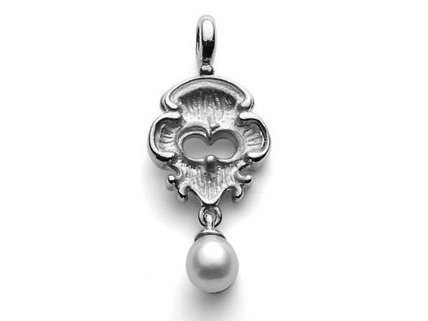 Der Anhänger aus Sterling Silber zeigt ein elegantes Design mit einem stilisierten Motiv und einer hängenden Perle, hergestellt von Alraune, passend für einen luxuriösen Look.