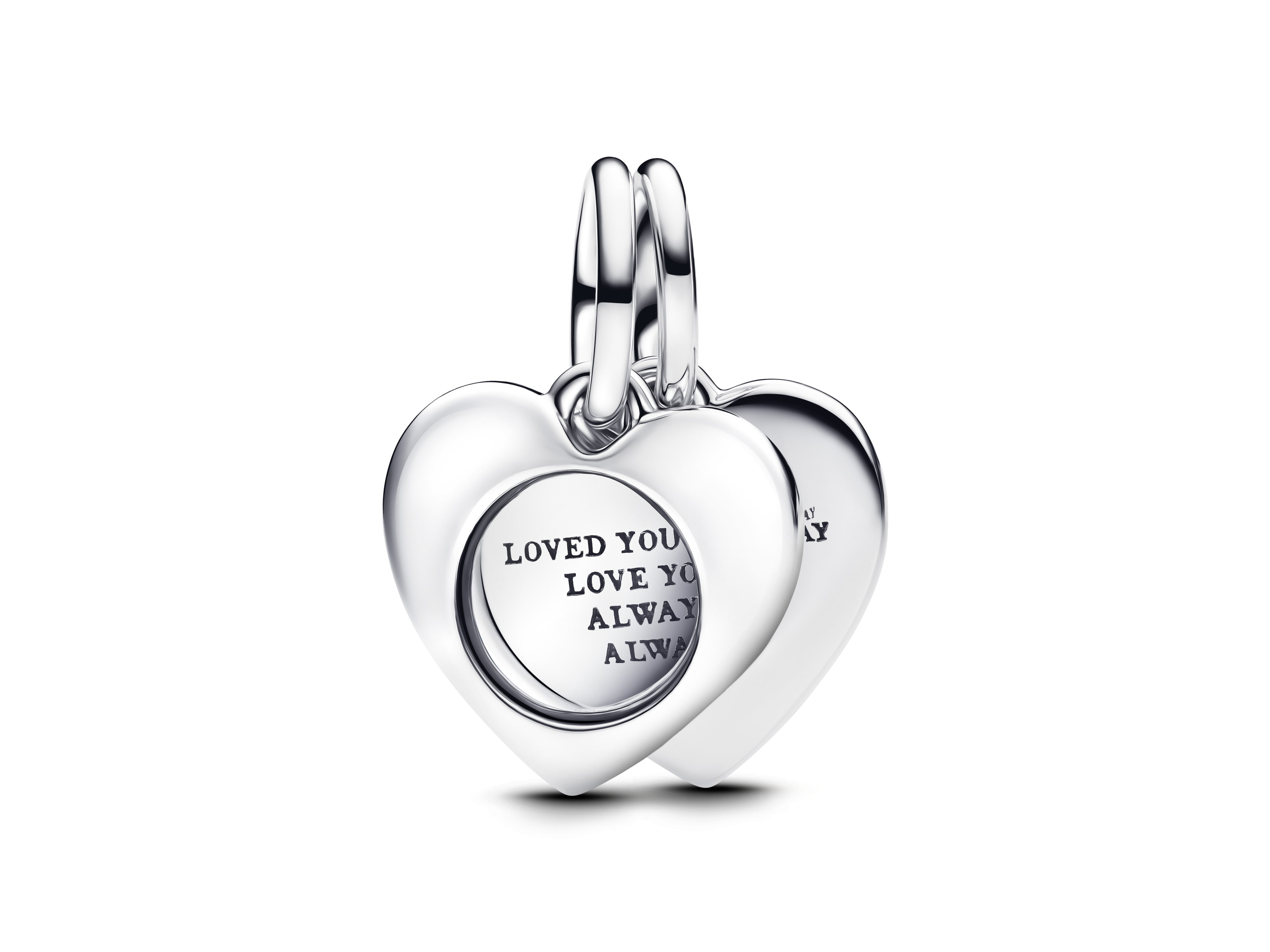 Pandora 793671C00 - Doppelter Herzanhänger aus Silber Doppelter Herzanhänger aus Silber von Pandora, mit eingravierten Botschaften, die die Liebe symbolisieren, elegantes Design, ideal als Geschenk oder für die eigene Sammlung.