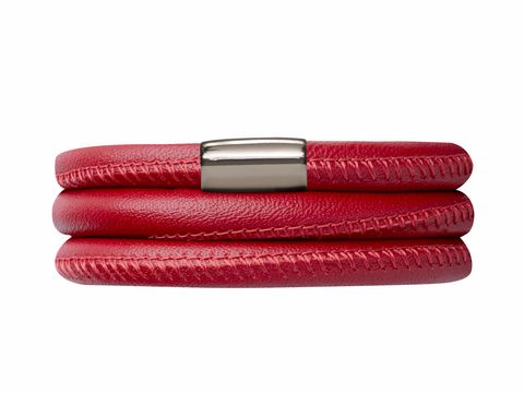 Endless Lederarmband 12107-54 cm Red Triple Edelstahl Silber, dreifaches rotes Lederarmband mit silberner Schließe, elegantes Accessoire für stilbewusste Träger.