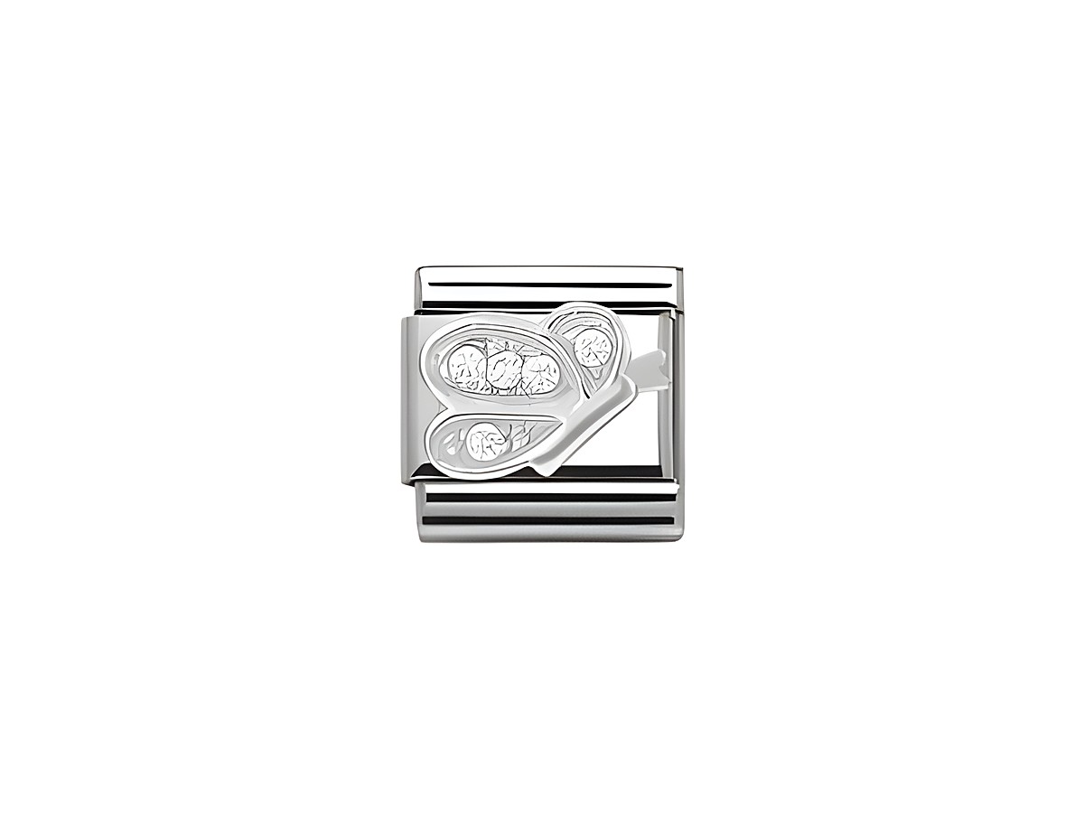 Schmetterling Motiv aus SilverShine mit Zirkonia, gefertigt von Nomination, auf einem versilberten Hintergrund, elegant und zeitlos, geeignet für individuelle Armbänder.