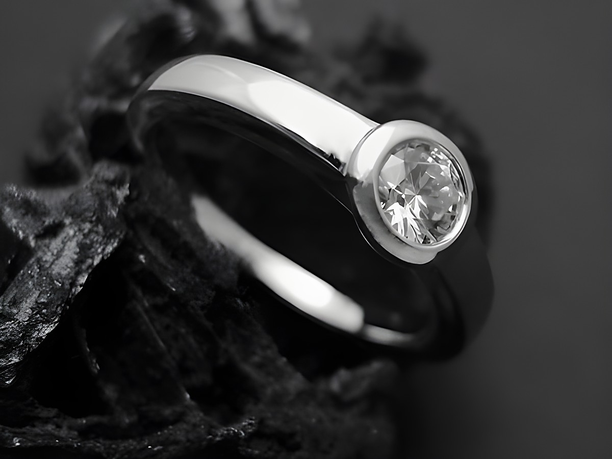 Silberring mit Rundfassung 6,3 mm und weißem Zirkonia aus rhodiniertem Sterling Silber in Größe 62, Hersteller: Juwelier Harnisch, ideal für Übergröße 60 oder 19,1.