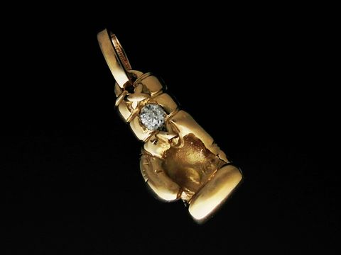 Gold Anhänger in Form eines Boxhandschuhs mit brillant, Handarbeit aus Gold 750, Hersteller Juwelier Harnisch, ideal für Boxsportliebhaber.