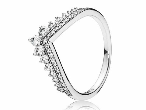 Silberring von Pandora mit klarem Zirkonia-Besatz, Größe 50, schlichte elegante Form mit funkelnden Elementen, ideal für besondere Anlässe oder als Geschenk.