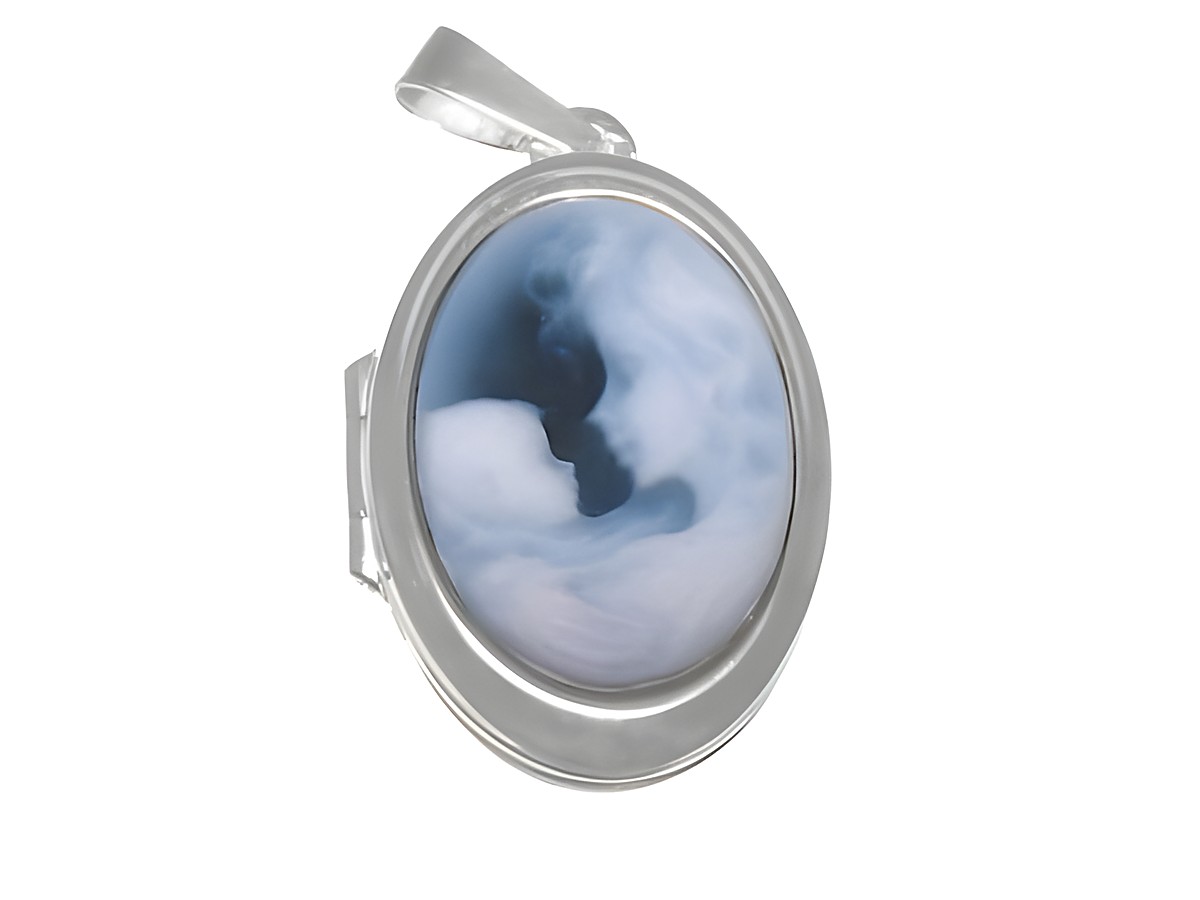 Silber Medaillon mit rhodiniertem Rahmen, gestaltet mit einer Achat Gemme, die ein Mutter und Kind Motiv zeigt, Hersteller Juwelier Harnisch, elegant und zeitlos.
