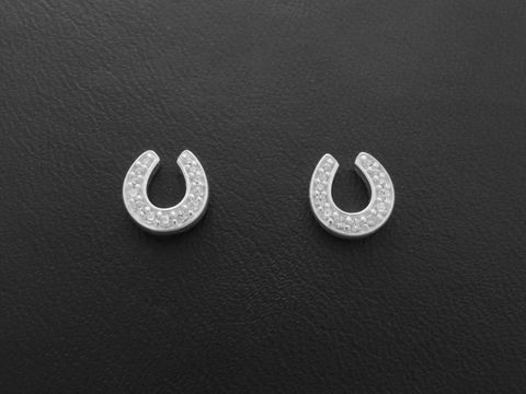 Silber Ohrringe in Hufeisenform mit Zirkonia in weiß, hergestellt von Juwelier Harnisch. Elegantes Design, ideal für einen besonderen Anlass oder den Alltag.