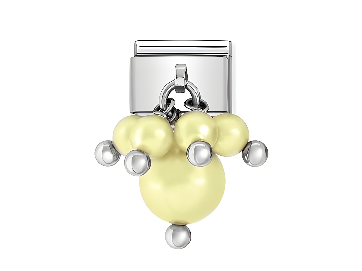 Charm von Nomination Classic in pastellgelb mit glänzenden Perlen und silbernen Akzenten, ideal zum Veredeln von Armbändern und stilvollen Accessoires.