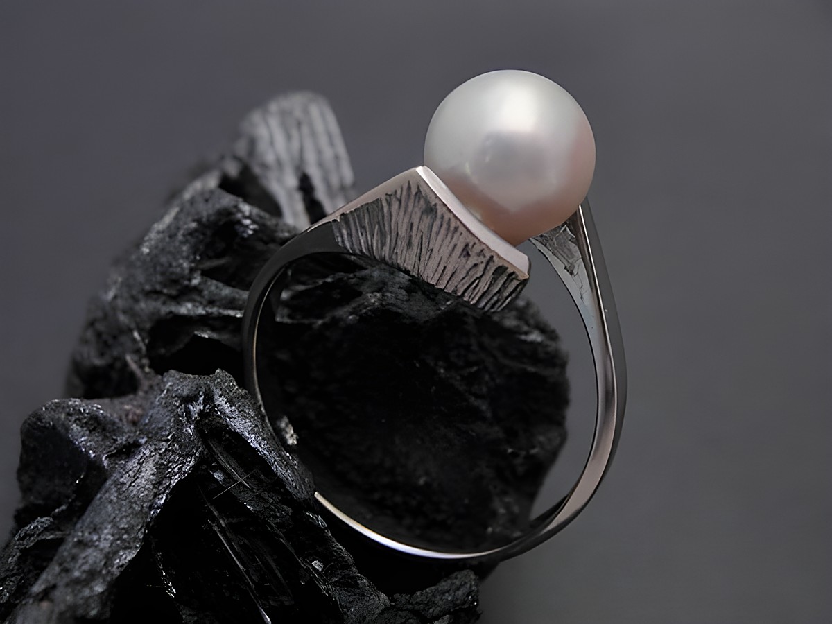 Weißgold Perlen Ring pompös Gr. 58 Zuchtperle 8 mm Weißgold 585 Hersteller Juwelier Harnisch bis Gr. 58/18,5 eleganter Ring mit einer großen Perle auf strukturiertem Band. – Ansicht 2